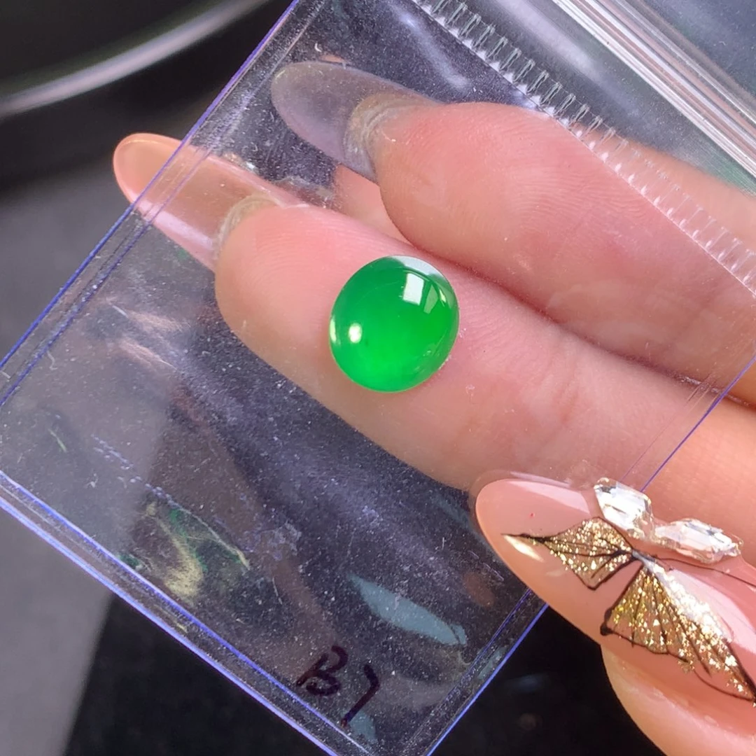 颈饰未镶嵌翡翠缅料蛋面 尺寸：9.1/8.53.9