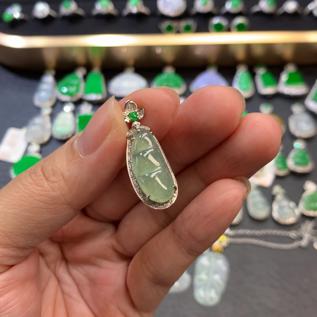 翡翠吊坠(不含链)18K金镶嵌