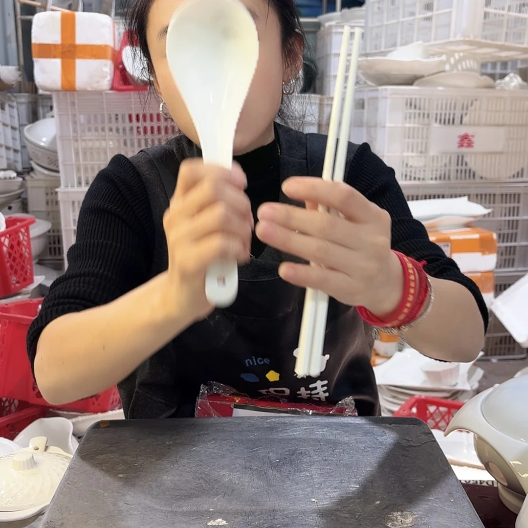 盘微瑕产品………两个汤勺十双筷子