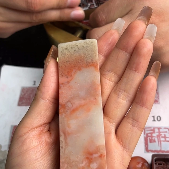 辉***计印石寿山石现场纯手工制作工艺精美