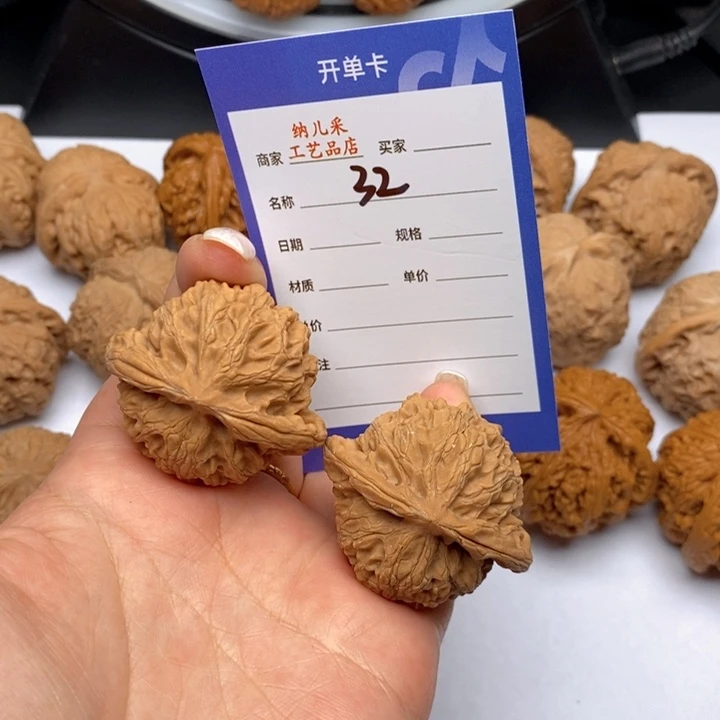 文玩核桃吊坠32宫灯