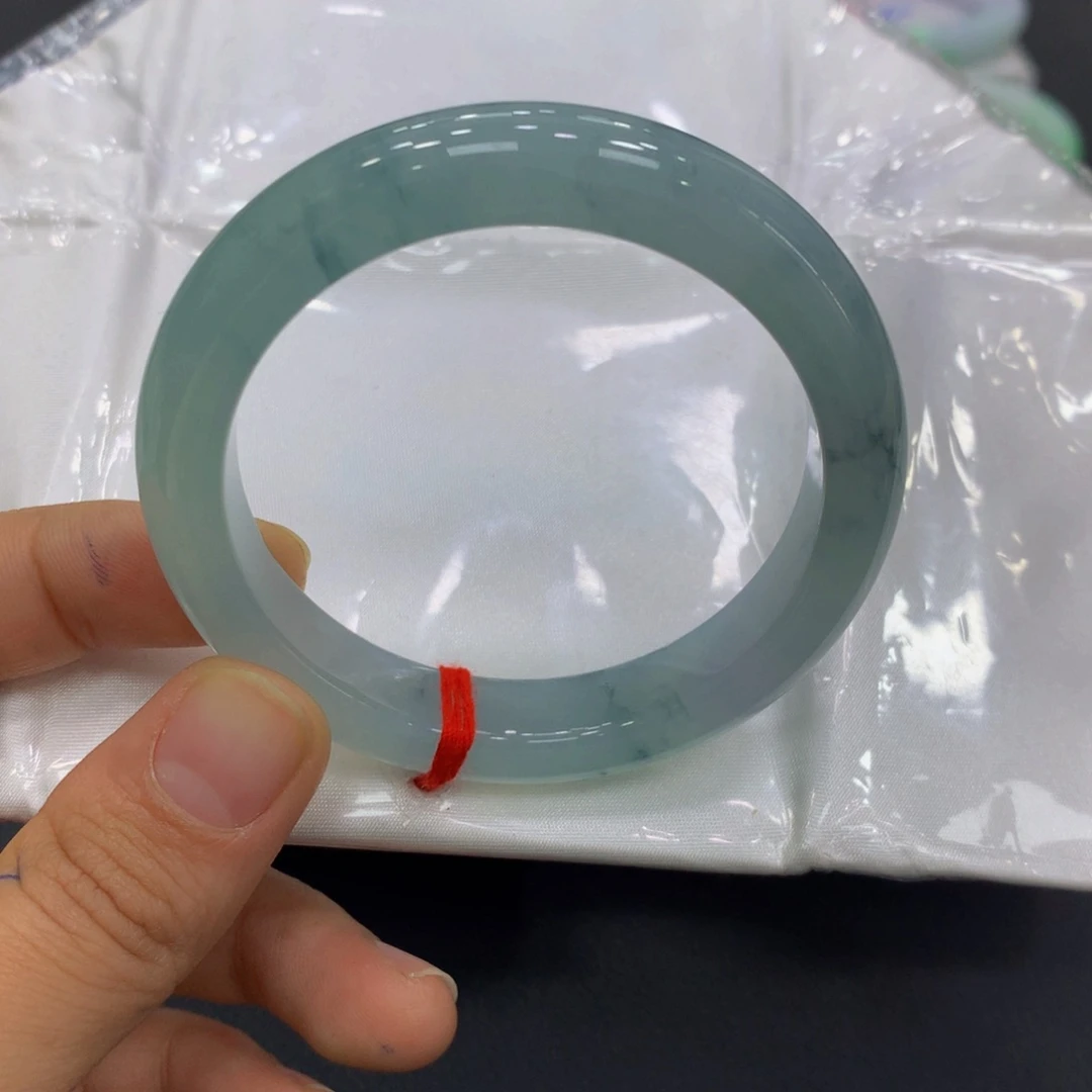 翡翠手镯未镶嵌翡翠