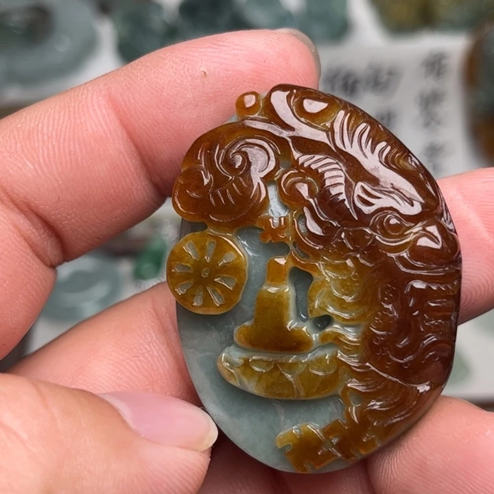 颈饰未镶嵌翡翠一念之间