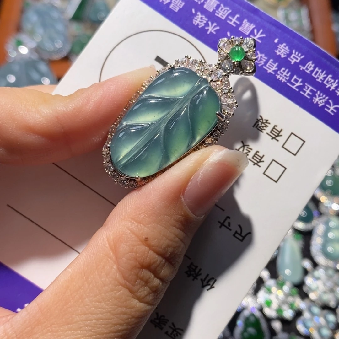 哦***哦翡翠未镶嵌颈饰翡翠