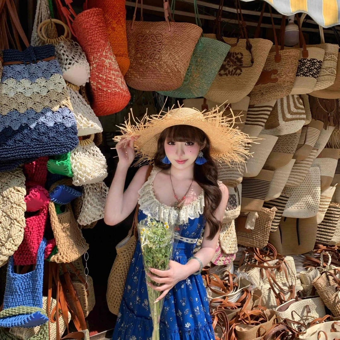 蓝色小碎花蕾丝露背吊带长裙女夏季新款设计连衣裙显瘦气质时尚