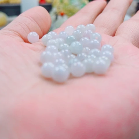 翡翠未镶嵌颈饰多样性发货一件