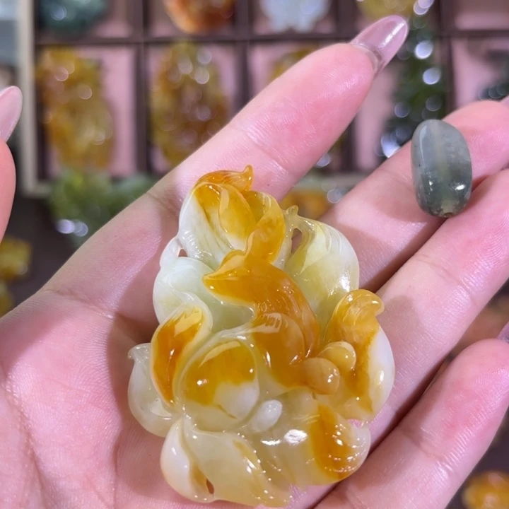 未镶嵌蛇纹石玉颈饰小**?随机发