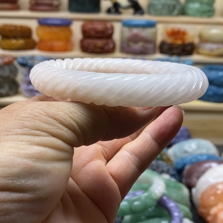 未镶嵌手镯石英质玉