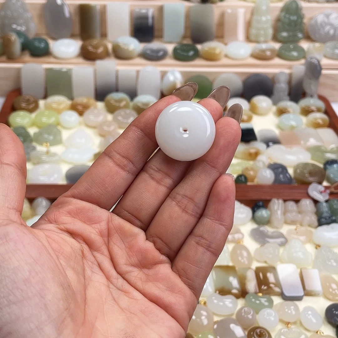 和田玉未镶嵌吊坠(赠链)