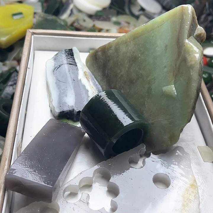 和田玉（糖玉）和田玉边角料9K金镶嵌平*