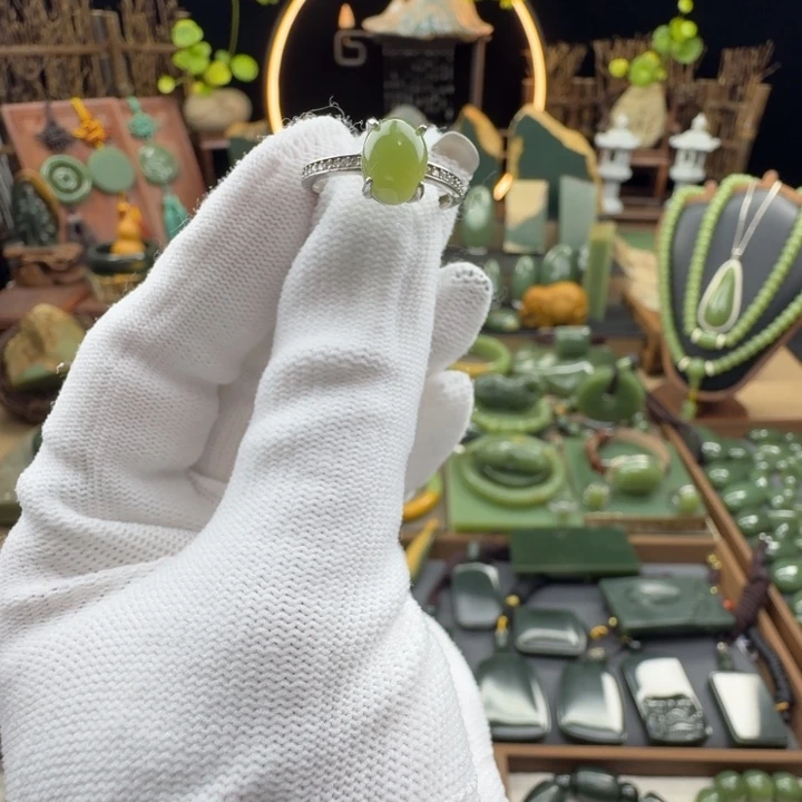 岫岩老玉（透闪石质玉）未镶嵌戒指