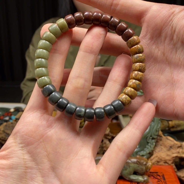 岫岩河磨玉（透闪石质玉）颈饰未镶嵌