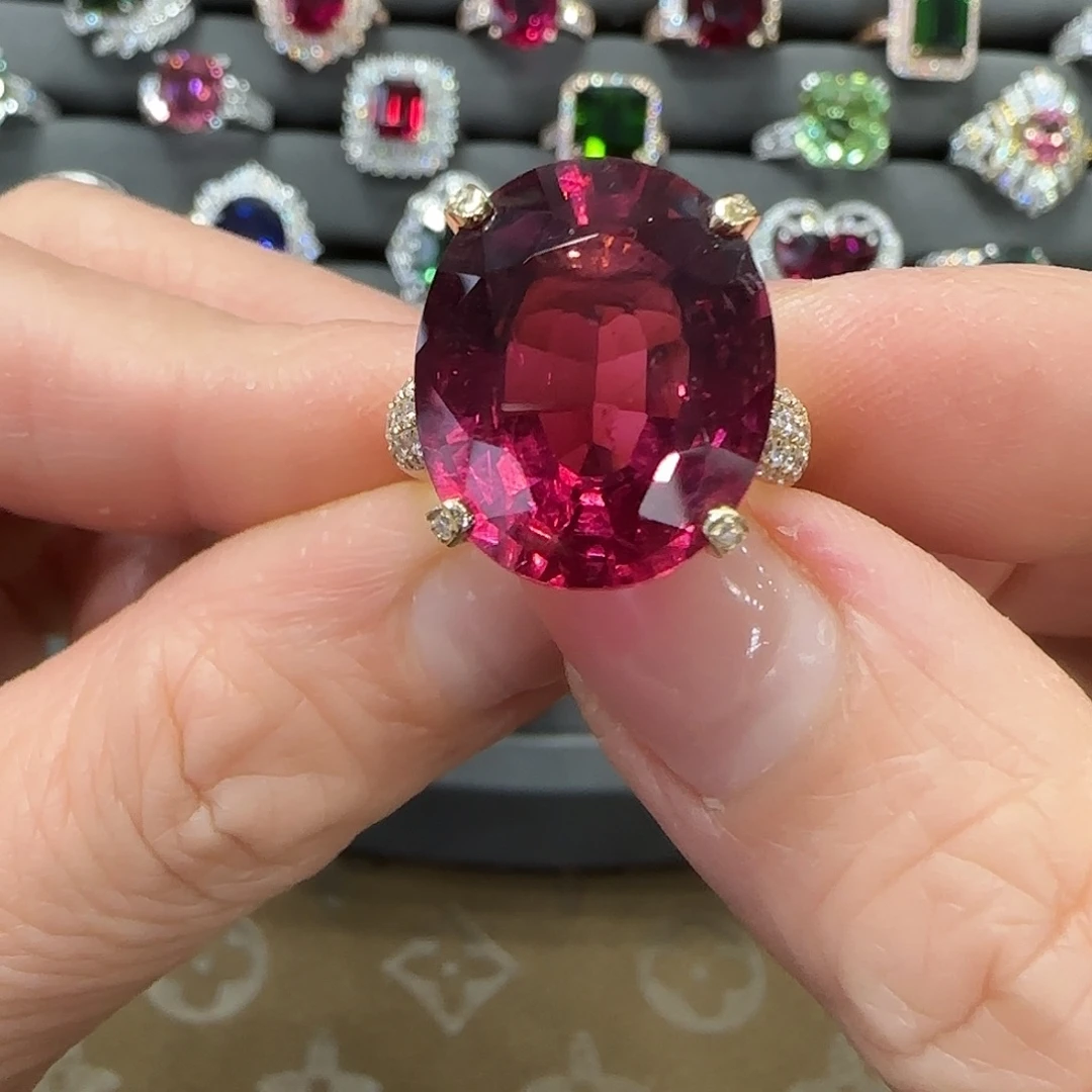 18K金镶嵌碧玺戒指15.7ct