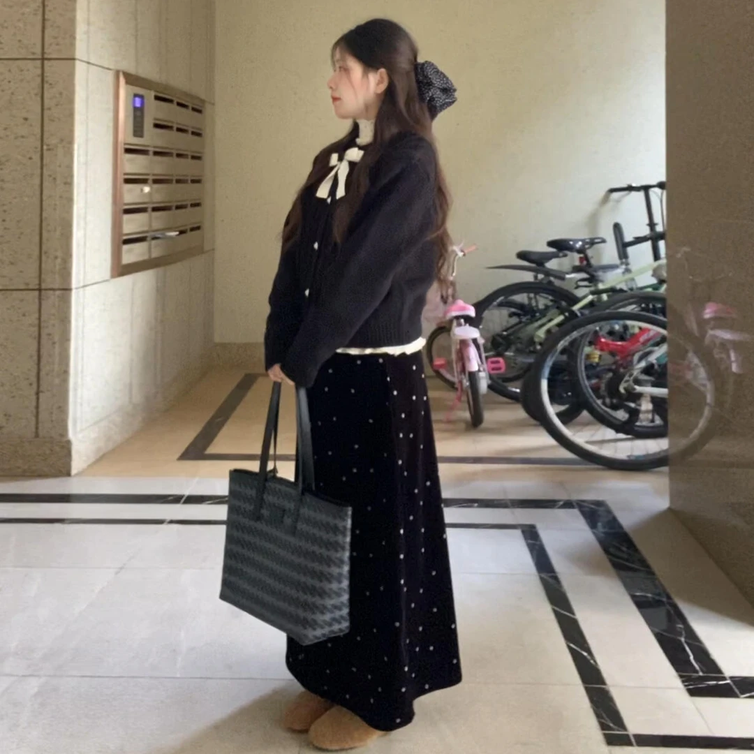 财阀干金黑色毛衣针织连衣裙女秋冬季2025新款小香风穿搭长裙套装