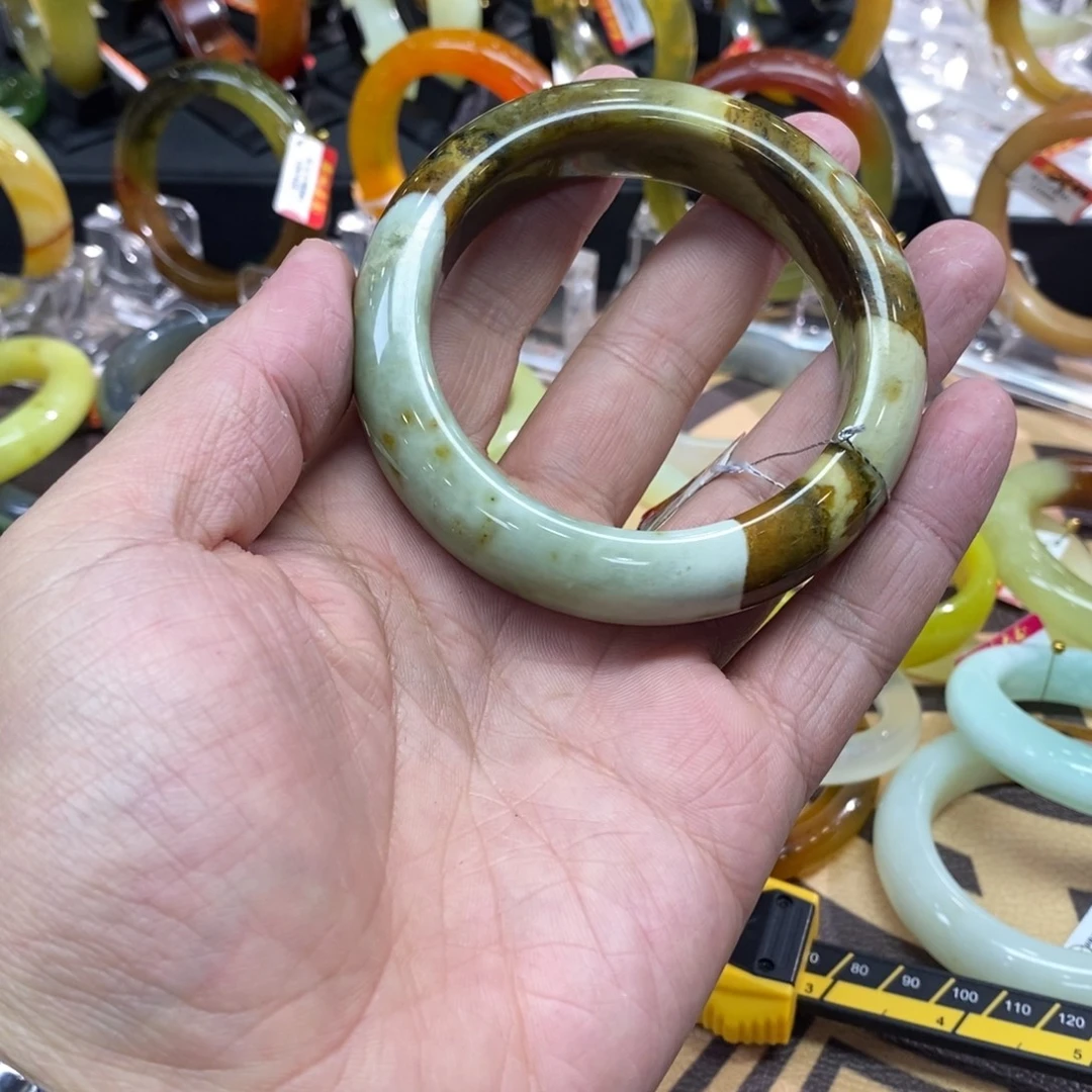 透闪石-蛇纹石玉未镶嵌手镯