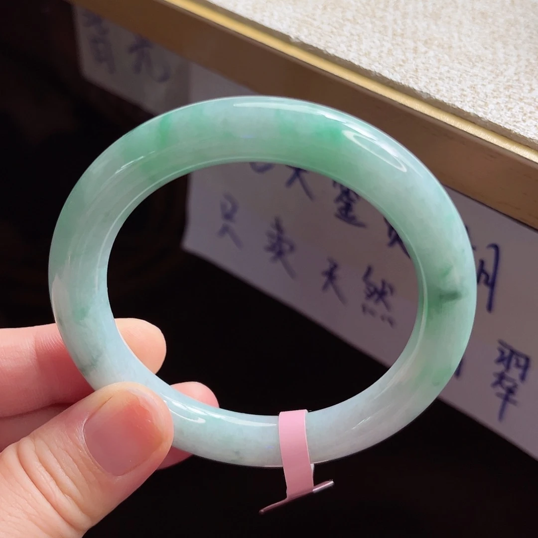 翡翠手镯未镶嵌手镯