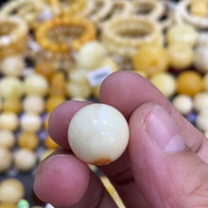 裸石蜜蜡未镶嵌15.3mm瑕疵皮沁 瓷白妖花