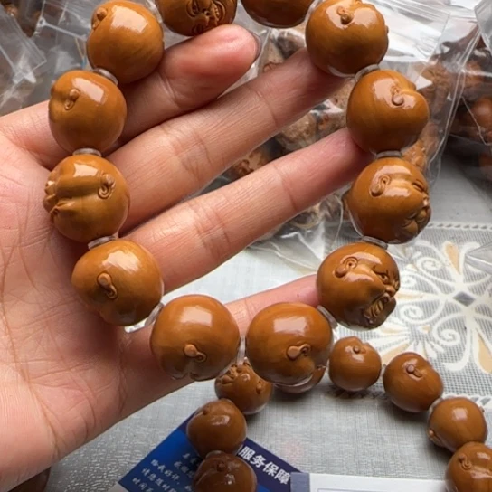 橄榄核手串雕刻工艺