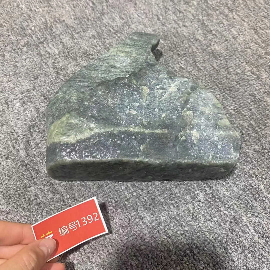 新疆玉料原石发一件编号1392