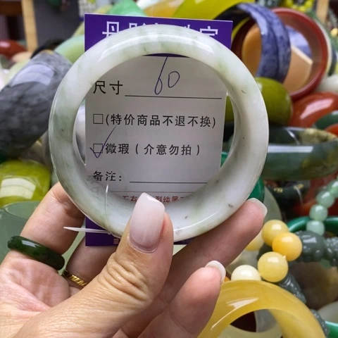 未镶嵌手镯石英质玉