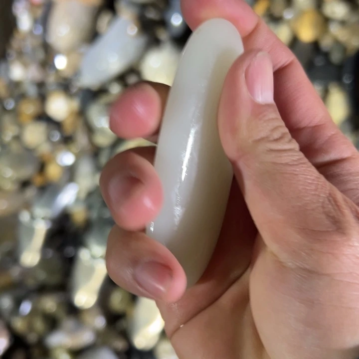 和田玉（糖玉）未镶嵌珠宝奇石