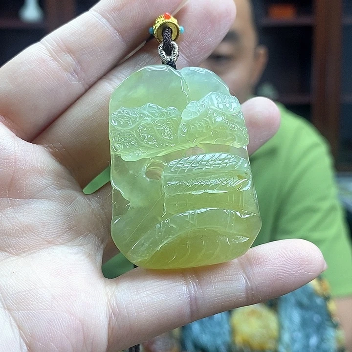 蛇纹石玉未镶嵌颈饰