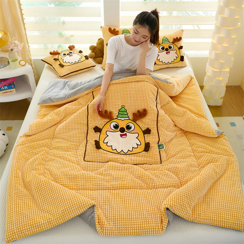 新款卡通多功能抱枕被子两用加厚可折叠车载沙发学生抱枕被加厚
