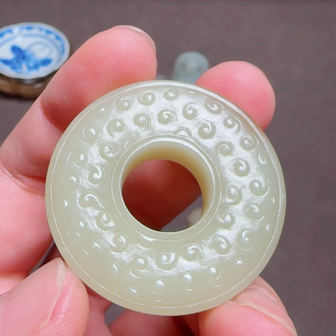 摩***官和田玉未镶嵌颈饰