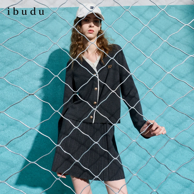 三彩ibudu2026春季新款针织衫套装刺绣毛衫半身裙百褶裙女