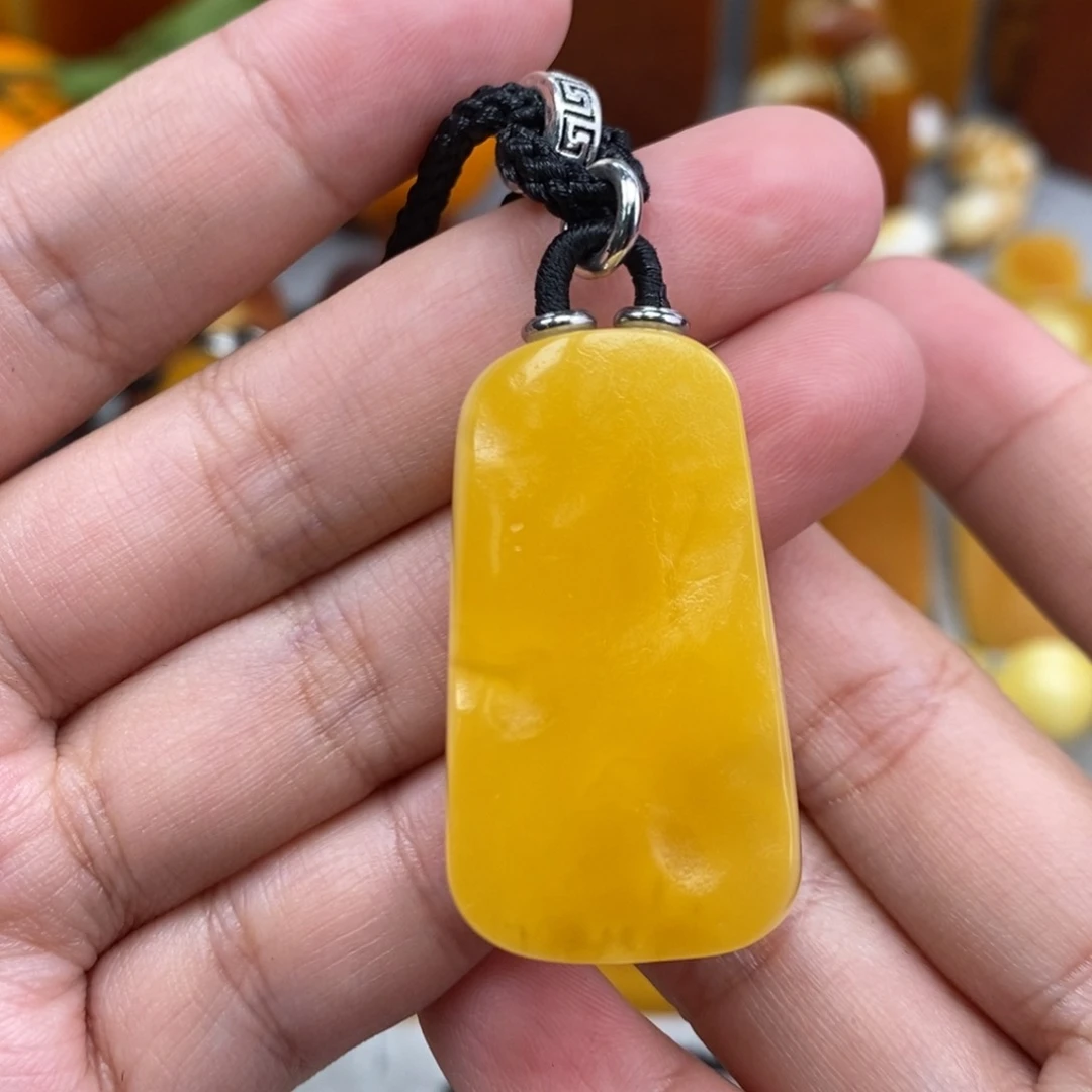 琥珀吊坠(赠链)未镶嵌