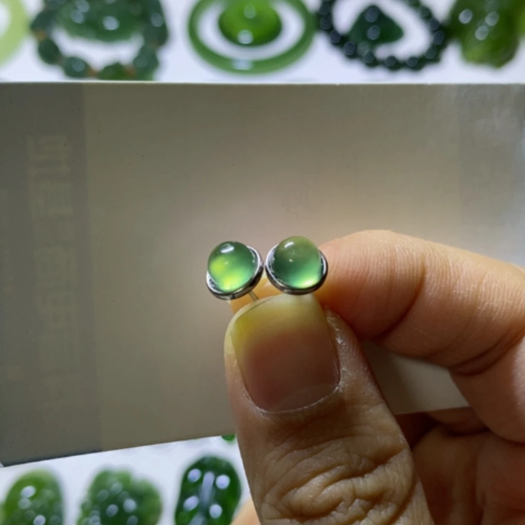 【闪购商品】银S925镶嵌蛇纹石玉耳钉