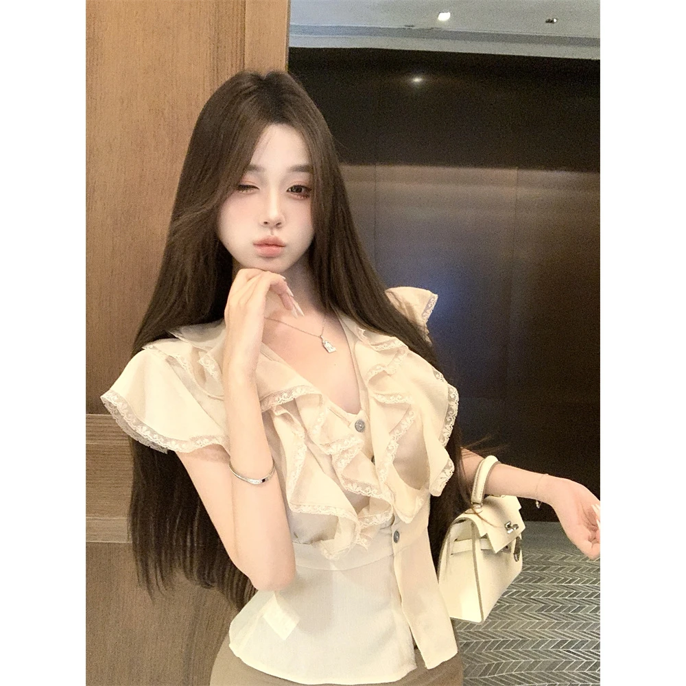 法式V领蕾丝荷叶边T恤女夏季纯欲风别致气质修身显瘦收腰短款上衣