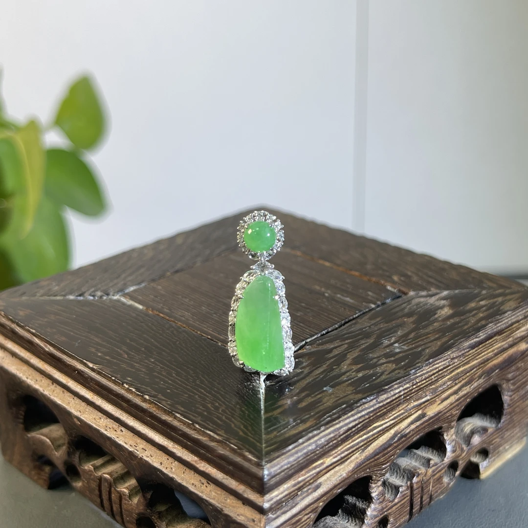 JYB04-173  天然缅甸A货翡翠  18K含钻镶嵌吊坠