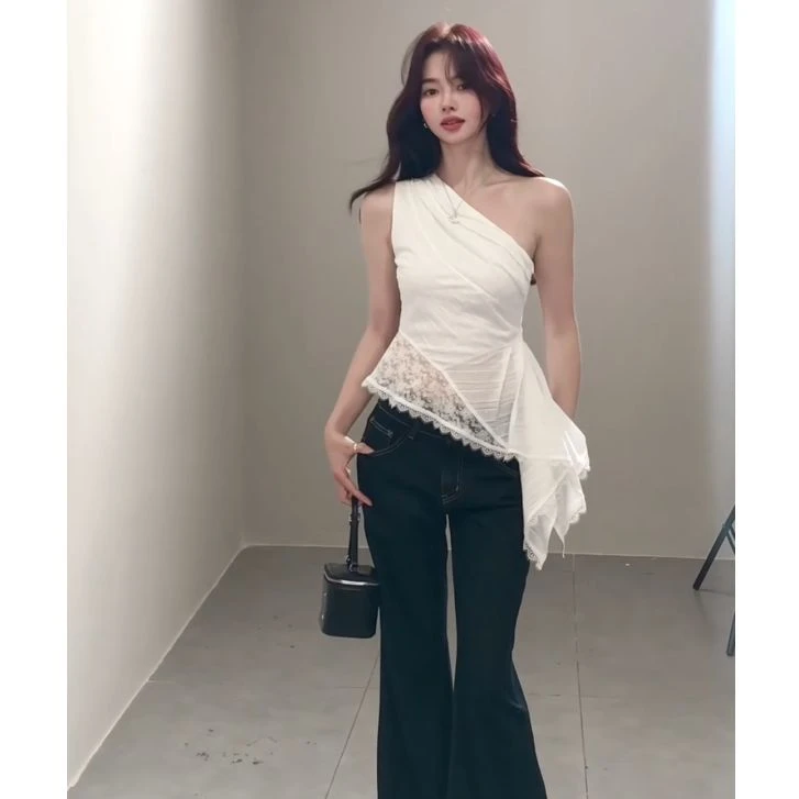纯色设计感斜肩褶皱蕾丝拼接不规则背心喇叭牛仔裤纯欲风套装