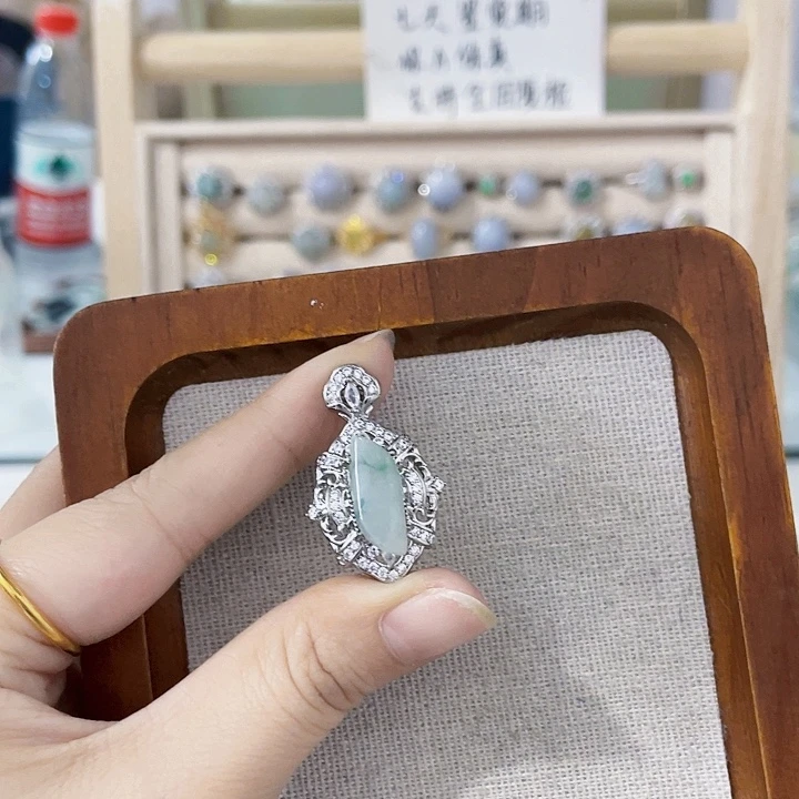 翡翠未镶嵌颈饰天然翡翠Ａ货