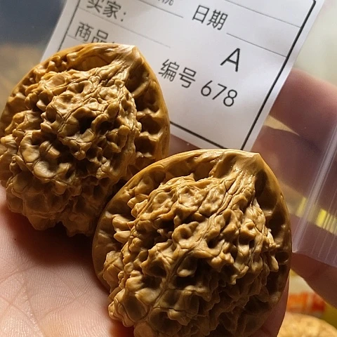山***哥把件桃核自产自销……