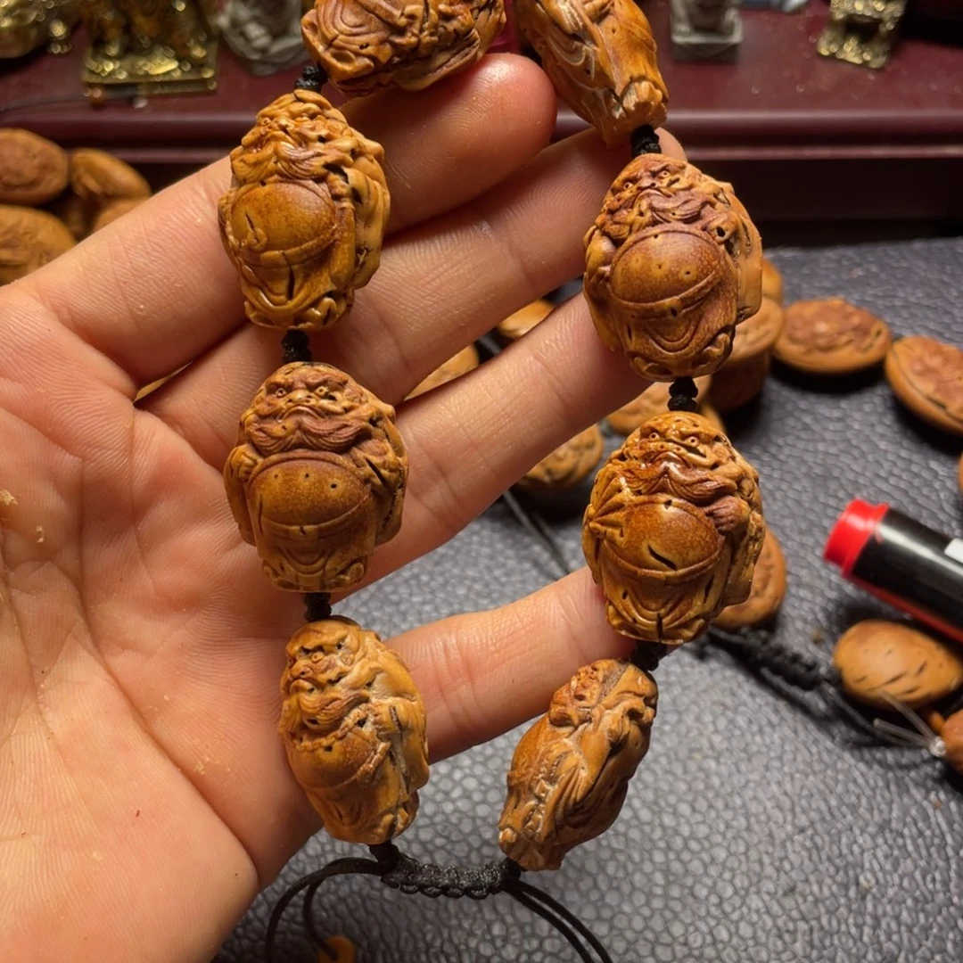 大桃核雕刻瑕疵钟馗