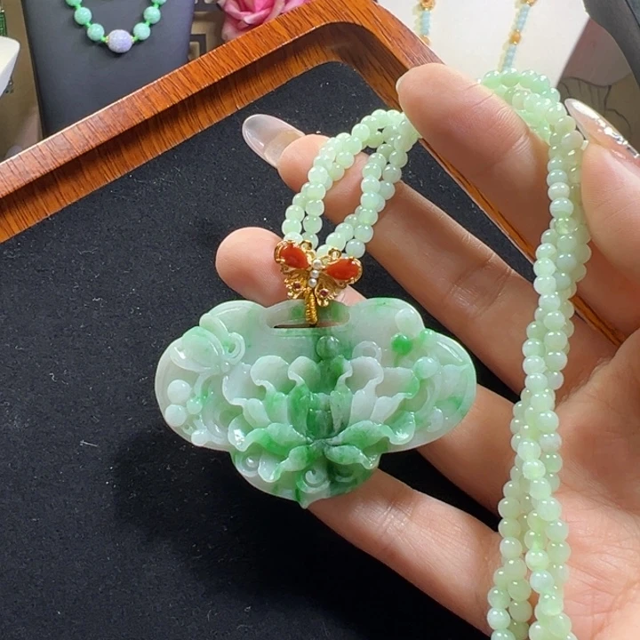 翡翠未镶嵌毛衣链如意锁