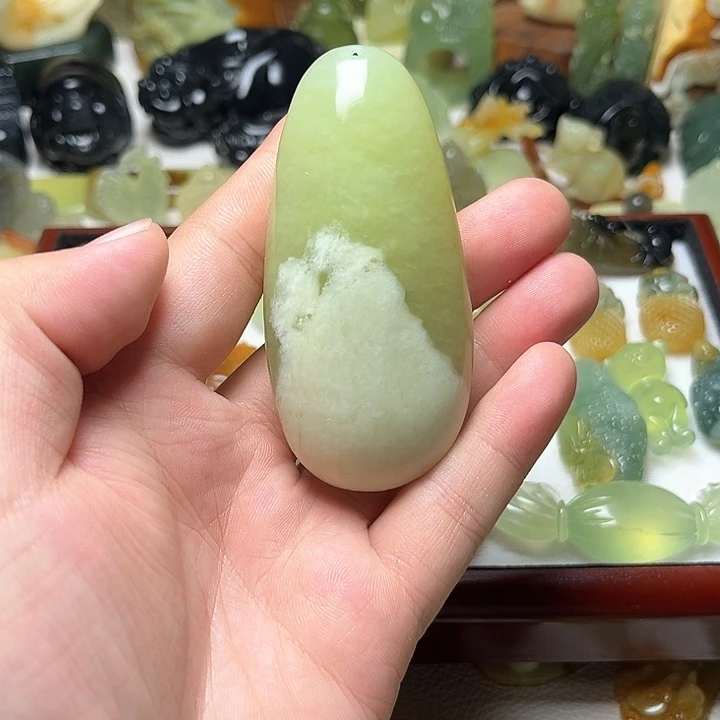 未镶嵌蛇纹石玉颈饰