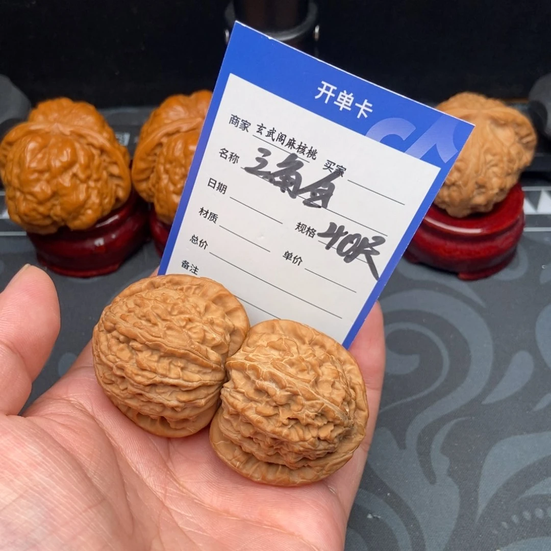 ****️文玩核桃把件三角白(40尺寸)