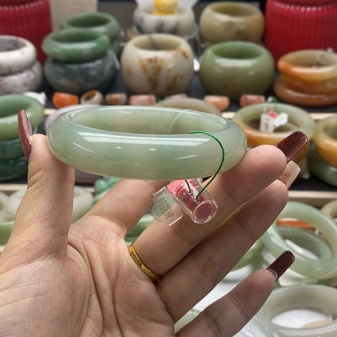 石英岩玉未镶嵌手镯