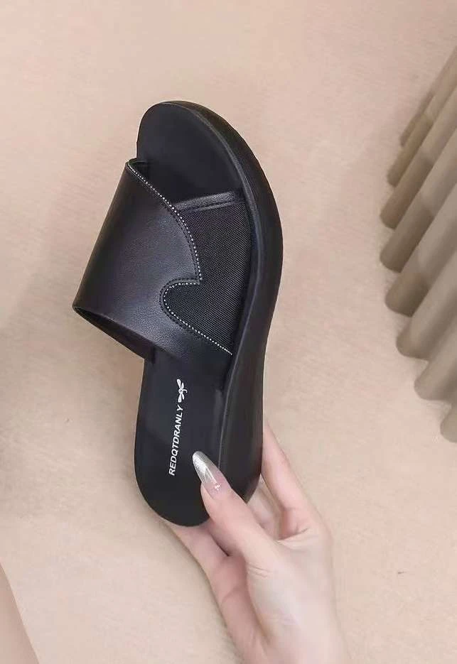 8910  轻底舒适软皮拖鞋