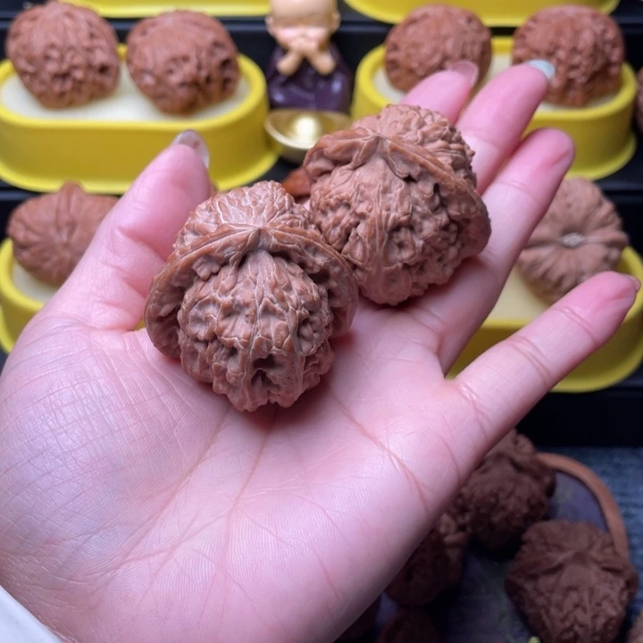 文玩核桃把件三角白