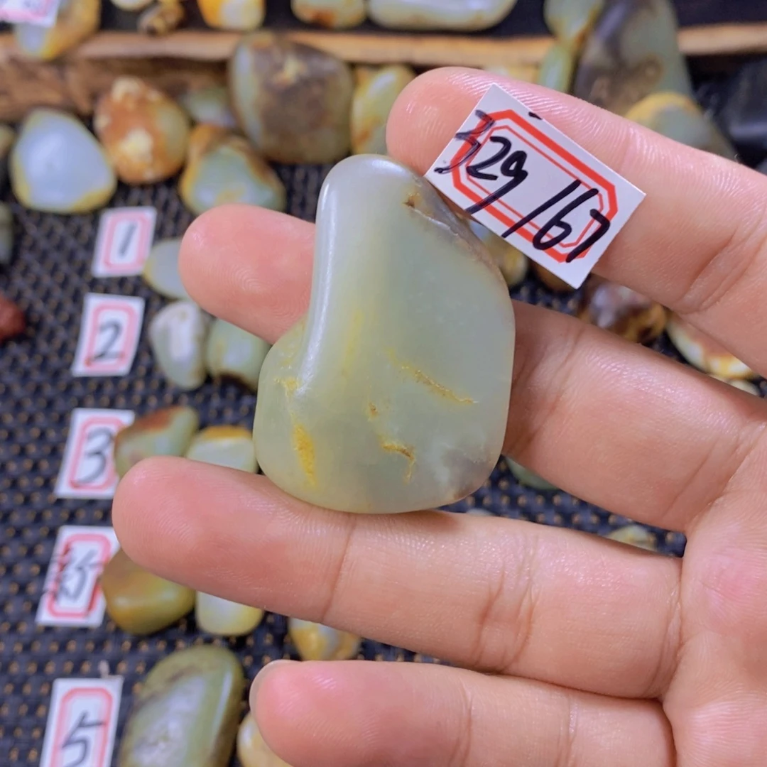 颈饰未镶嵌和田玉（糖玉）
