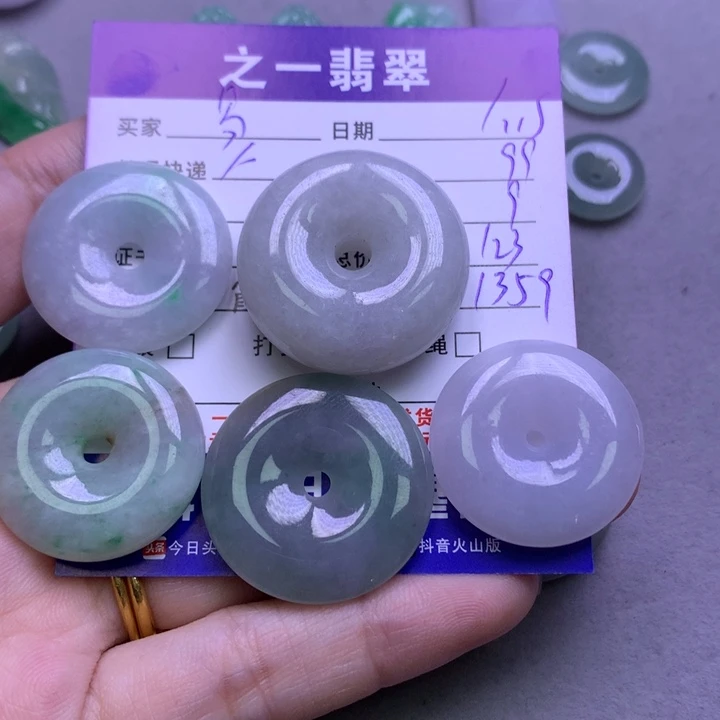 翡翠颈饰未镶嵌易*缘