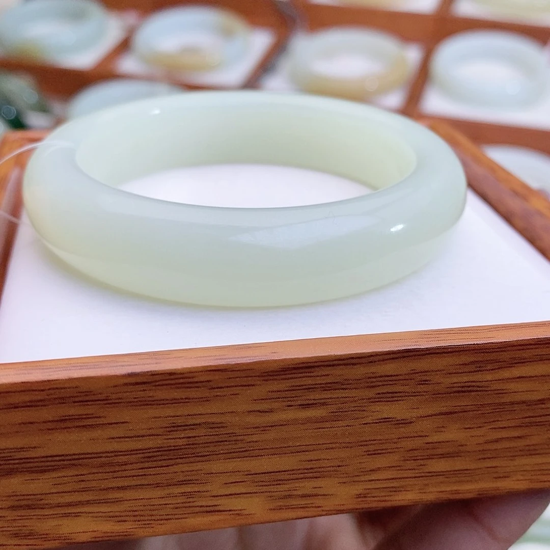 和田玉手镯未镶嵌55.3