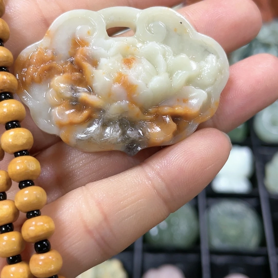 蛇纹石玉颈饰合金