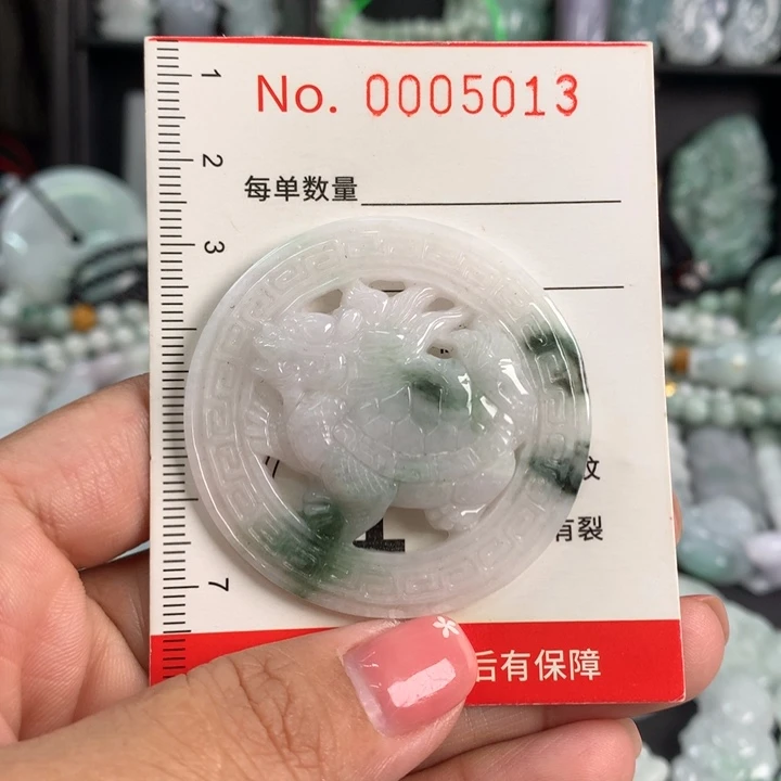 翡翠未镶嵌颈饰微瑕