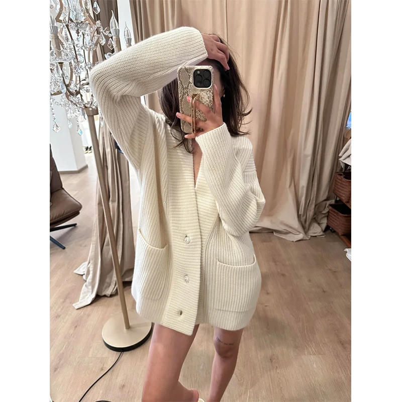 2025秋季新款超好看慵懒高级中长款米白色毛衣外套针织开衫气场