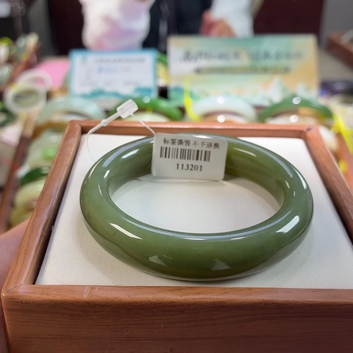 和田玉未镶嵌手镯46 圈口54